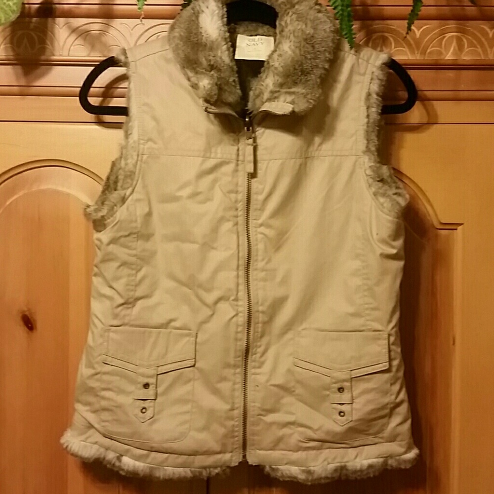 Old Navy Vest with faux fur